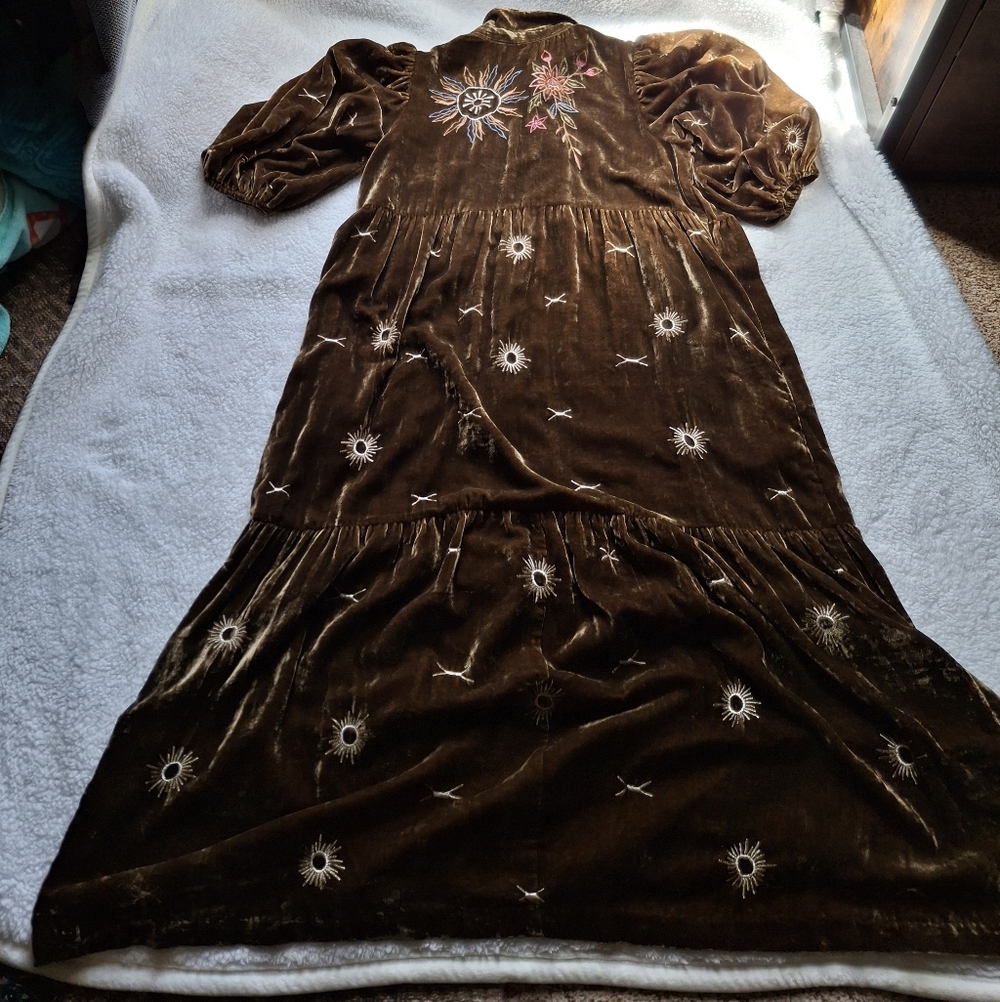 Wayward Fancies Collared Floral Embroidered Velvet Dress- Size In Description - Picture 10 of 16